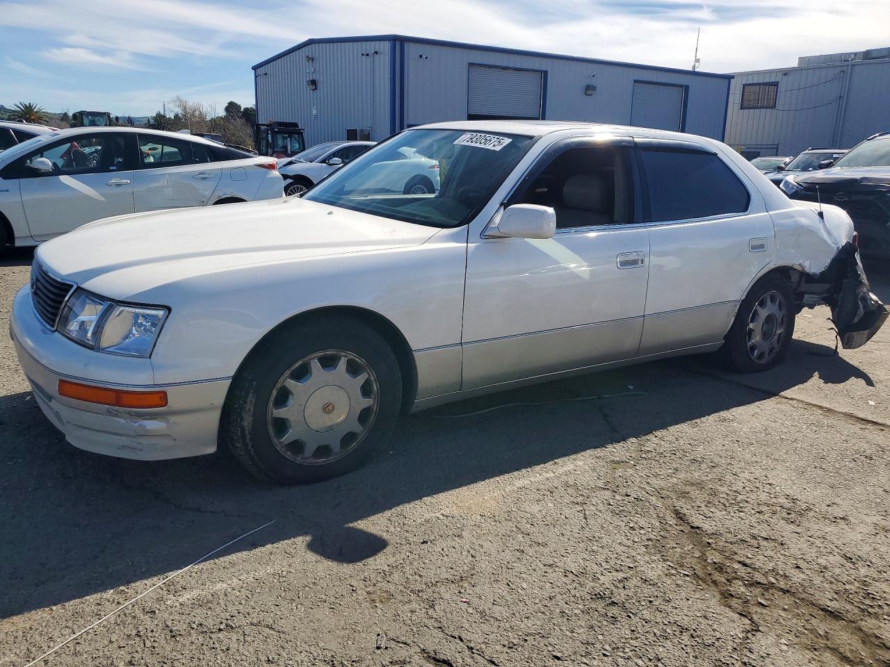 1996 Lexus LS 400, VIN JT8BH22F4T0061420 — Бок