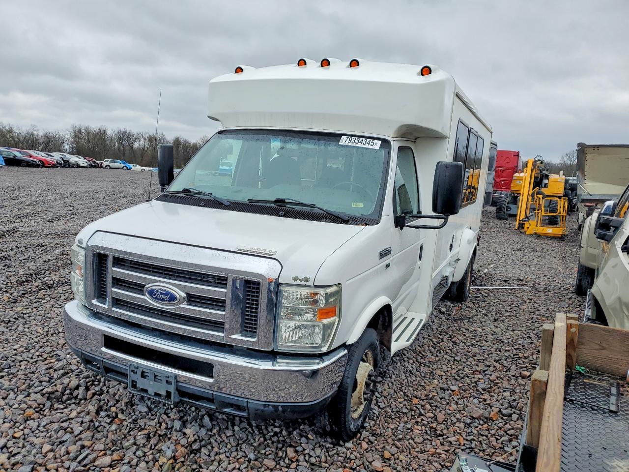 2015 Ford Econoline Commercial, VIN 1FDWE3FL6FDA35024 — Side