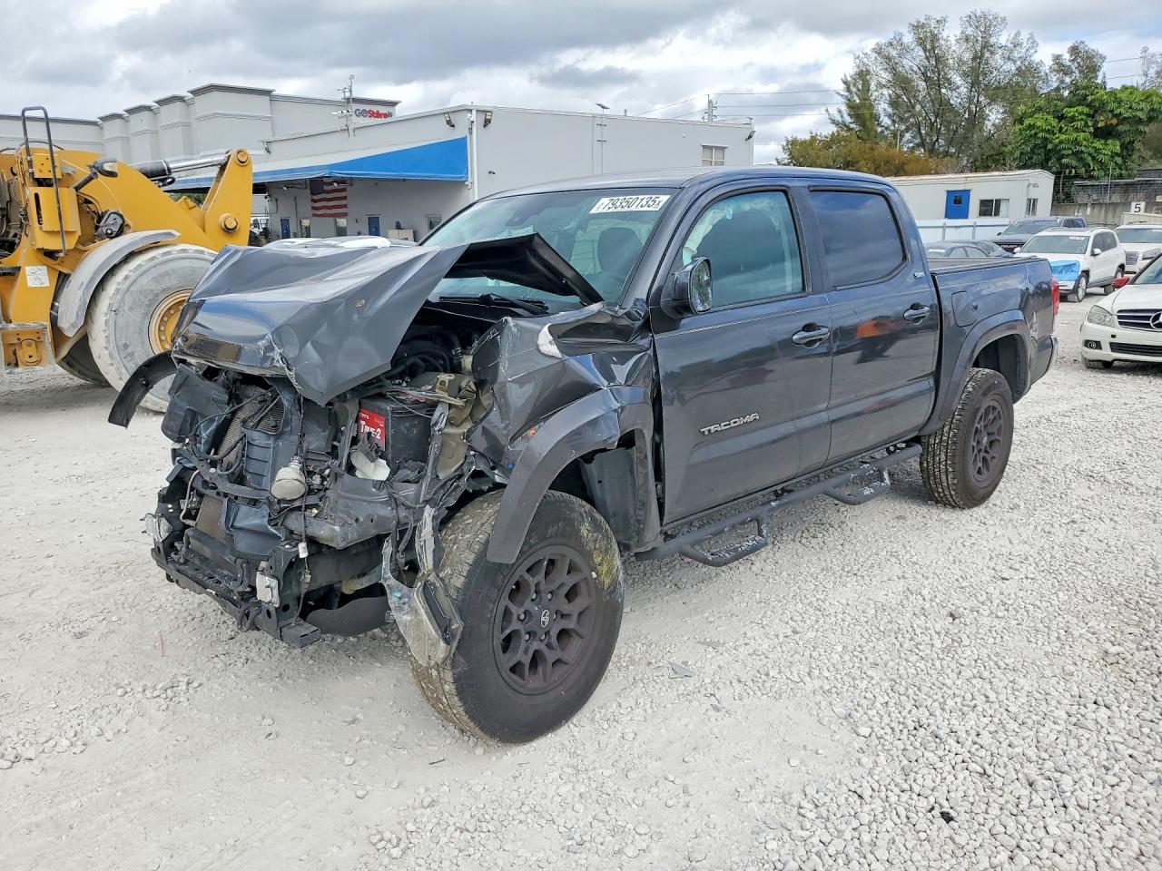2019 Toyota Tacoma SR5, VIN 3TMAZ5CN7KM083408 — Front end
