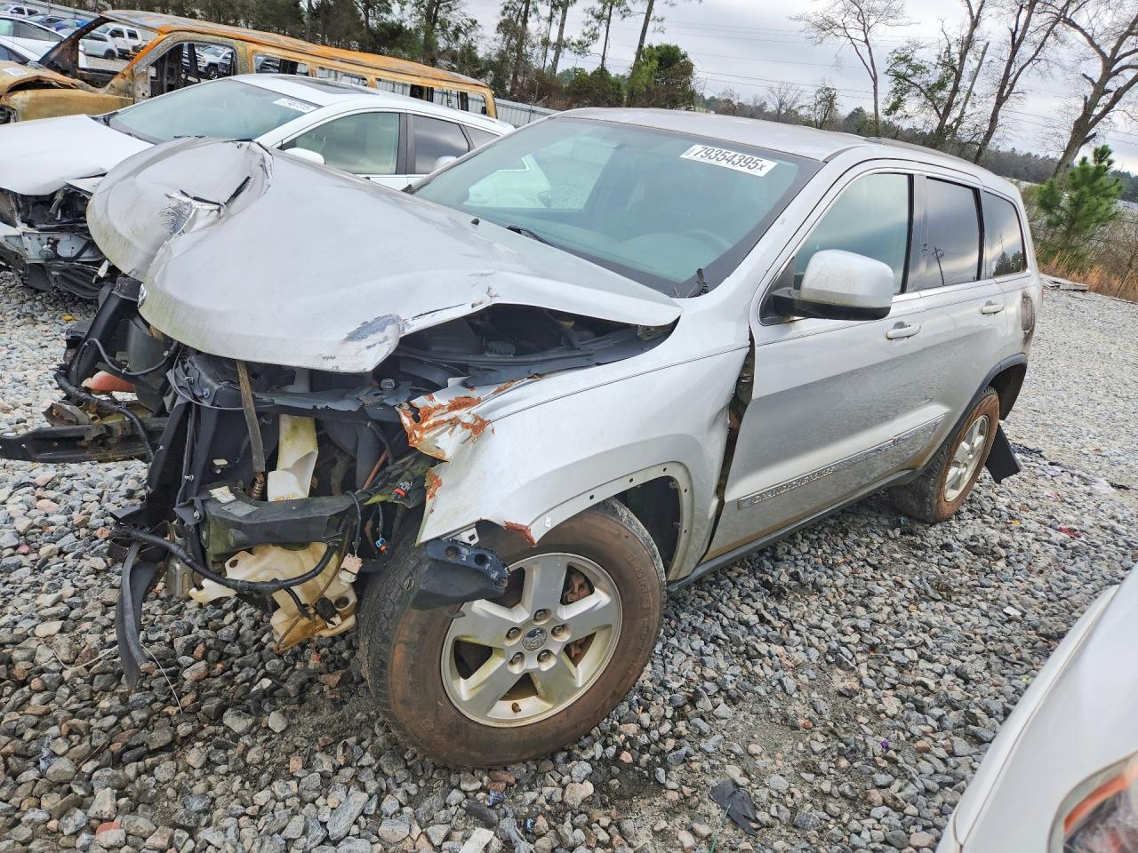 2013 Jeep Grand Cherokee Laredo, VIN 1C4RJEAG0DC597684 — Front end
