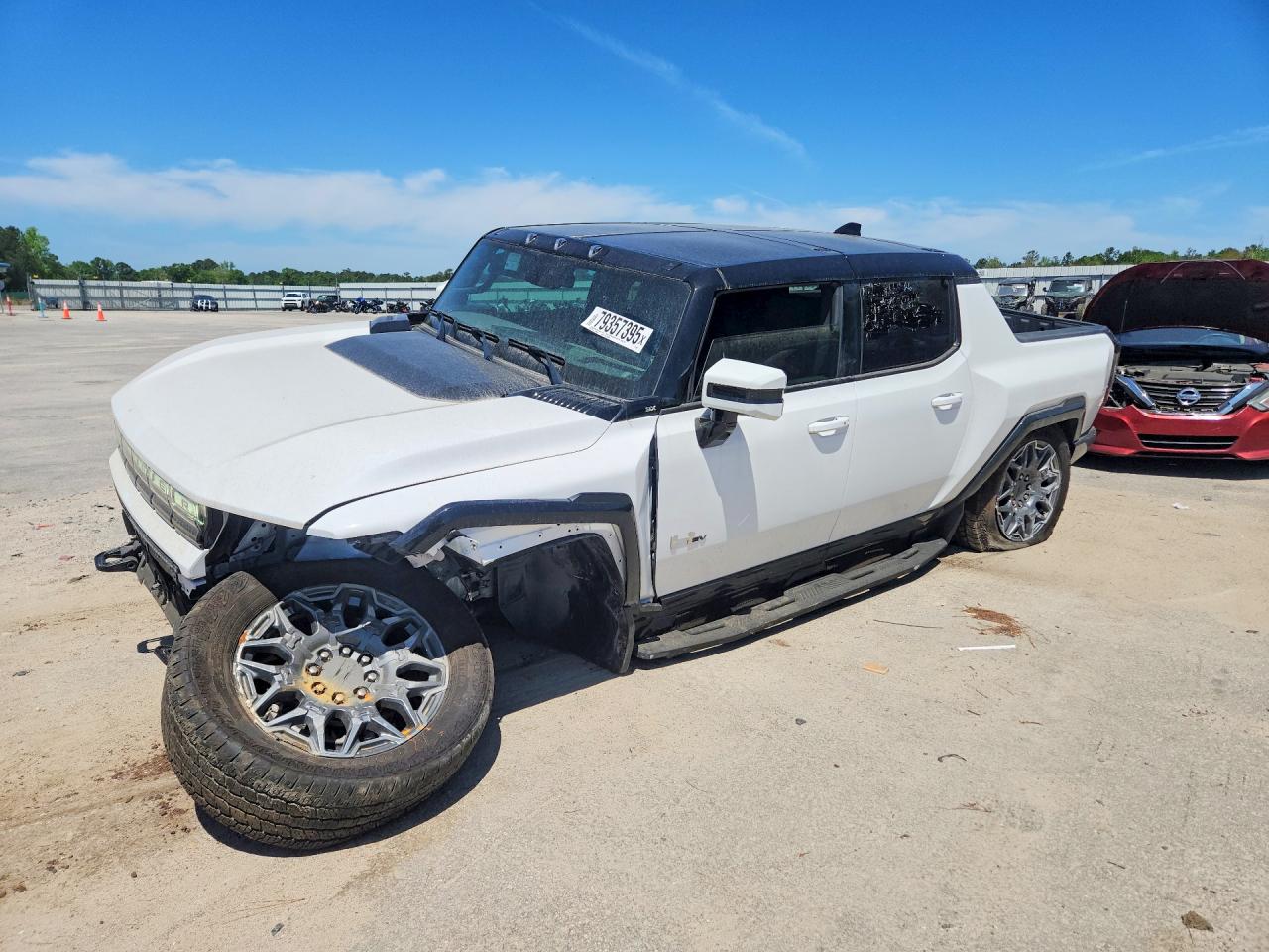 2025 GMC HUMMER EV Pickup 3X, VIN 1GT10DDB0SU102031 — Front end