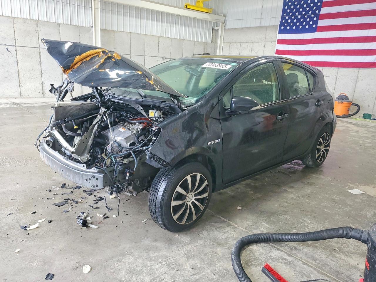 2014 Toyota Prius Two, VIN JTDKDTB33E1573949 — Front end