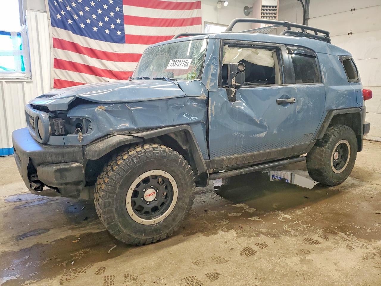 2014 Toyota FJ Cruiser, VIN JTEBU4BF9EK193682 — Front end
