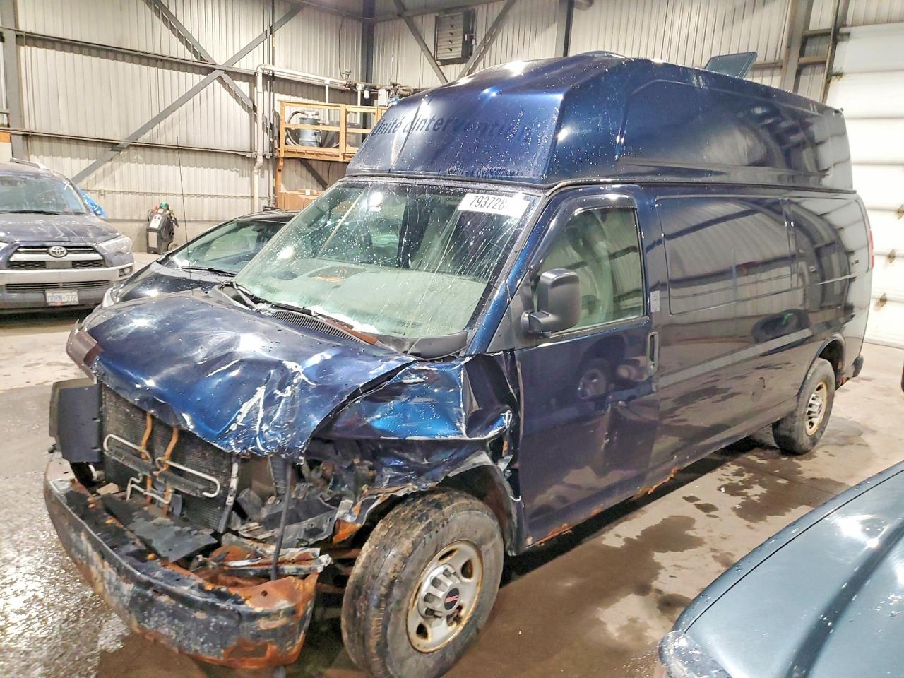 2011 GMC Savana Cargo, VIN 1GTZ7UCG9B1152164 — Front end