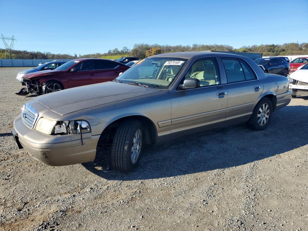 2006 Ford Crown Victoria LX, VIN 2FAFP74V46X157275 — Front end