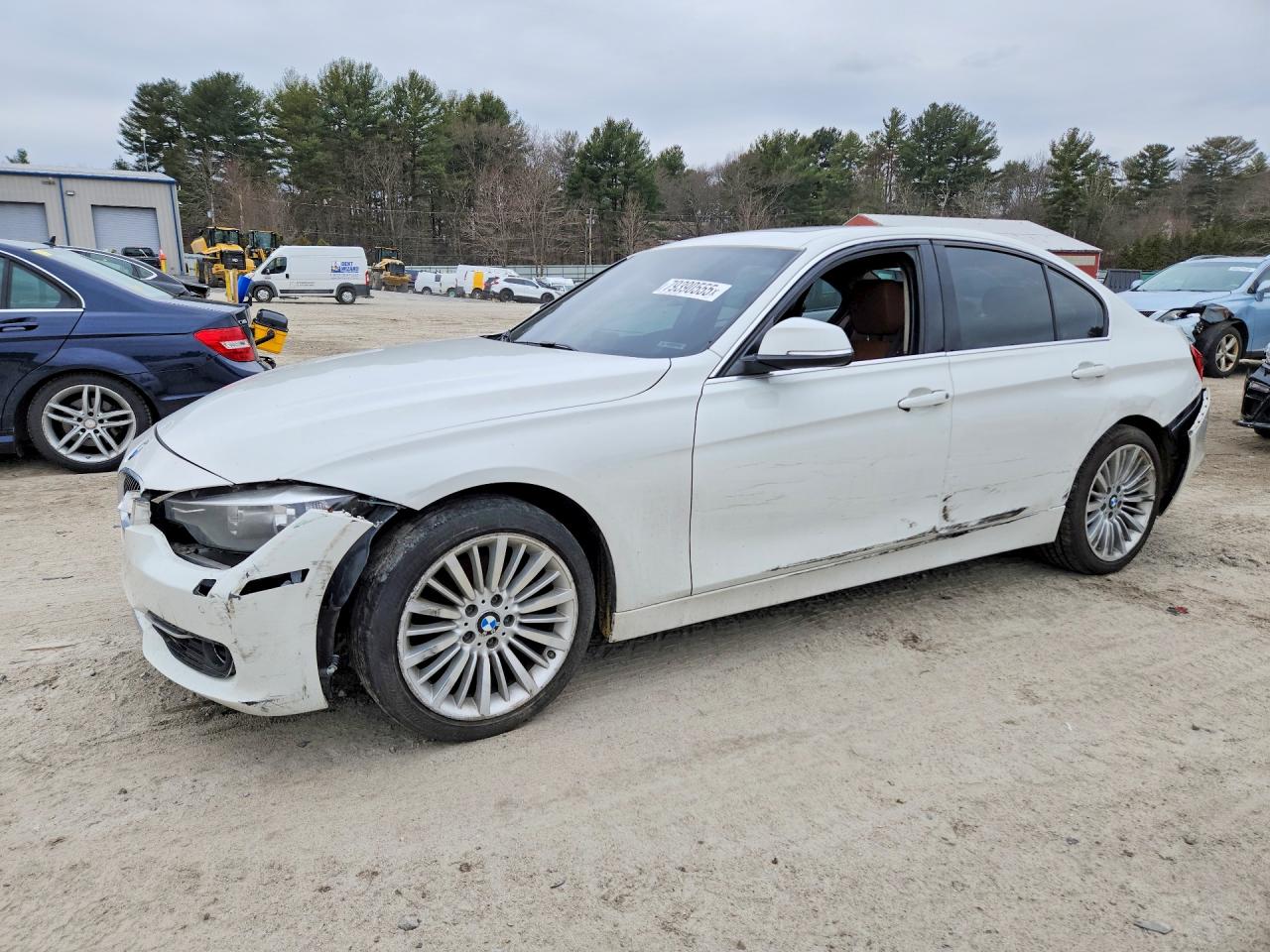 2013 BMW 3 Series 328i xDrive, VIN WBA3B3C58DF533519 — Front end