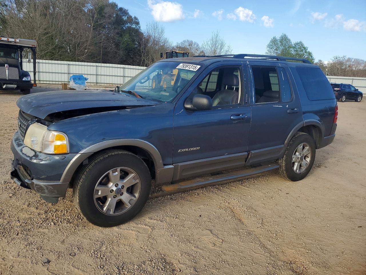 2002 Ford Explorer XLT, VIN 1FMZU63K82UD48731 — Front end