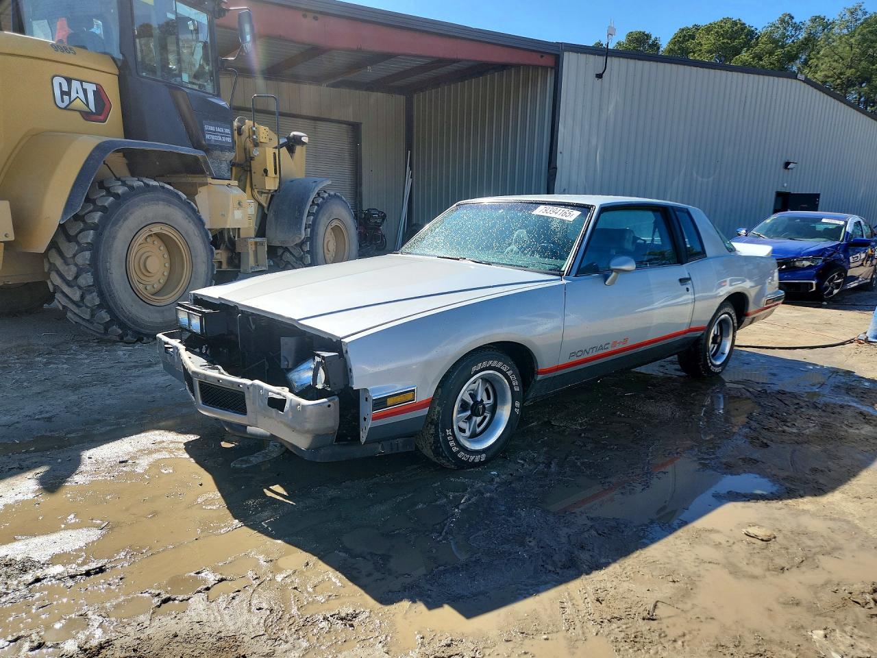 1986 Pontiac Grand Prix, VIN 2G2GJ37H1G2288116 — Front end