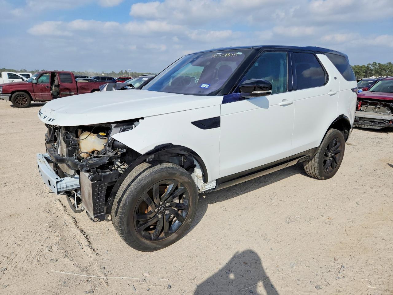 2020 Land Rover Discovery Landmark Edition, VIN SALRU2RV7L2419695 — Front end