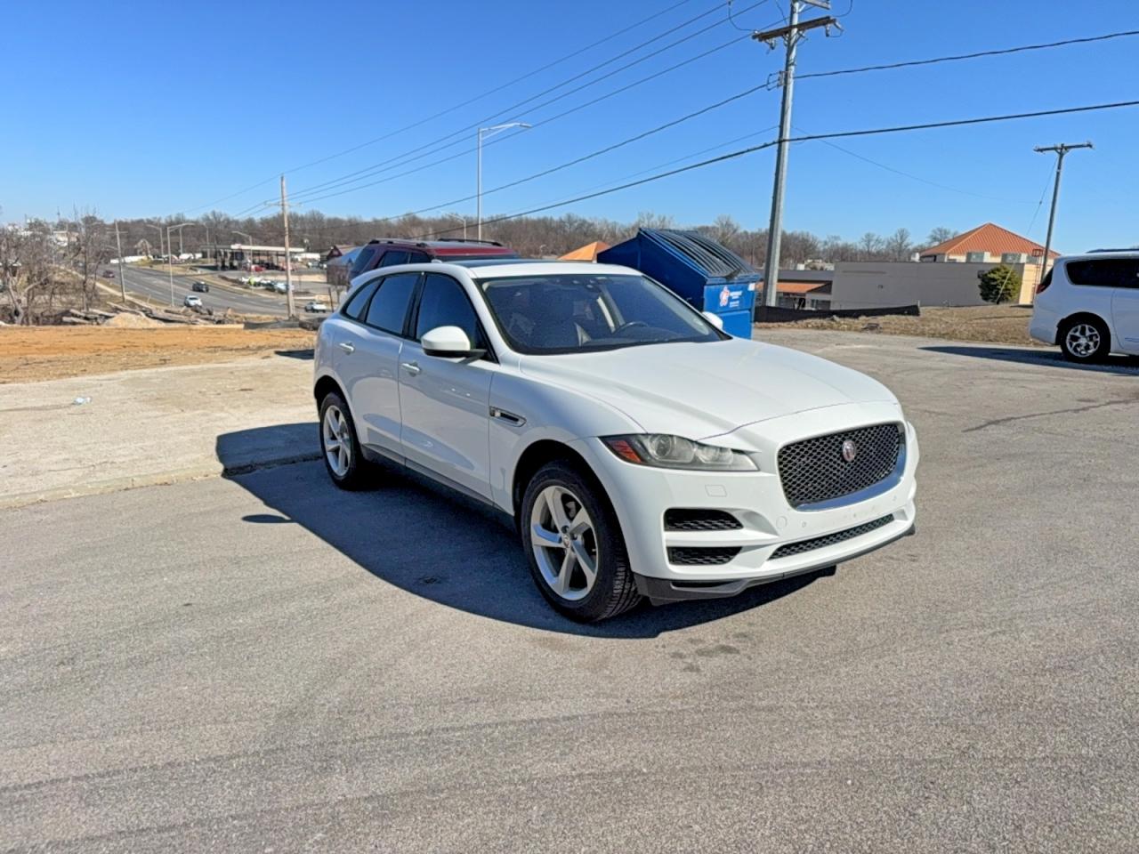 2017 Jaguar F-Pace 35t Premium, VIN SADCJ2BV6HA054959 — Normal wear