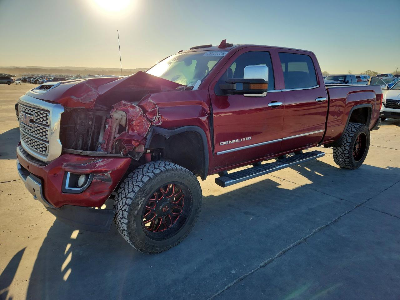 2019 GMC Sierra 2500HD Denali, VIN 1GT12SEY9KF185447 — Front end