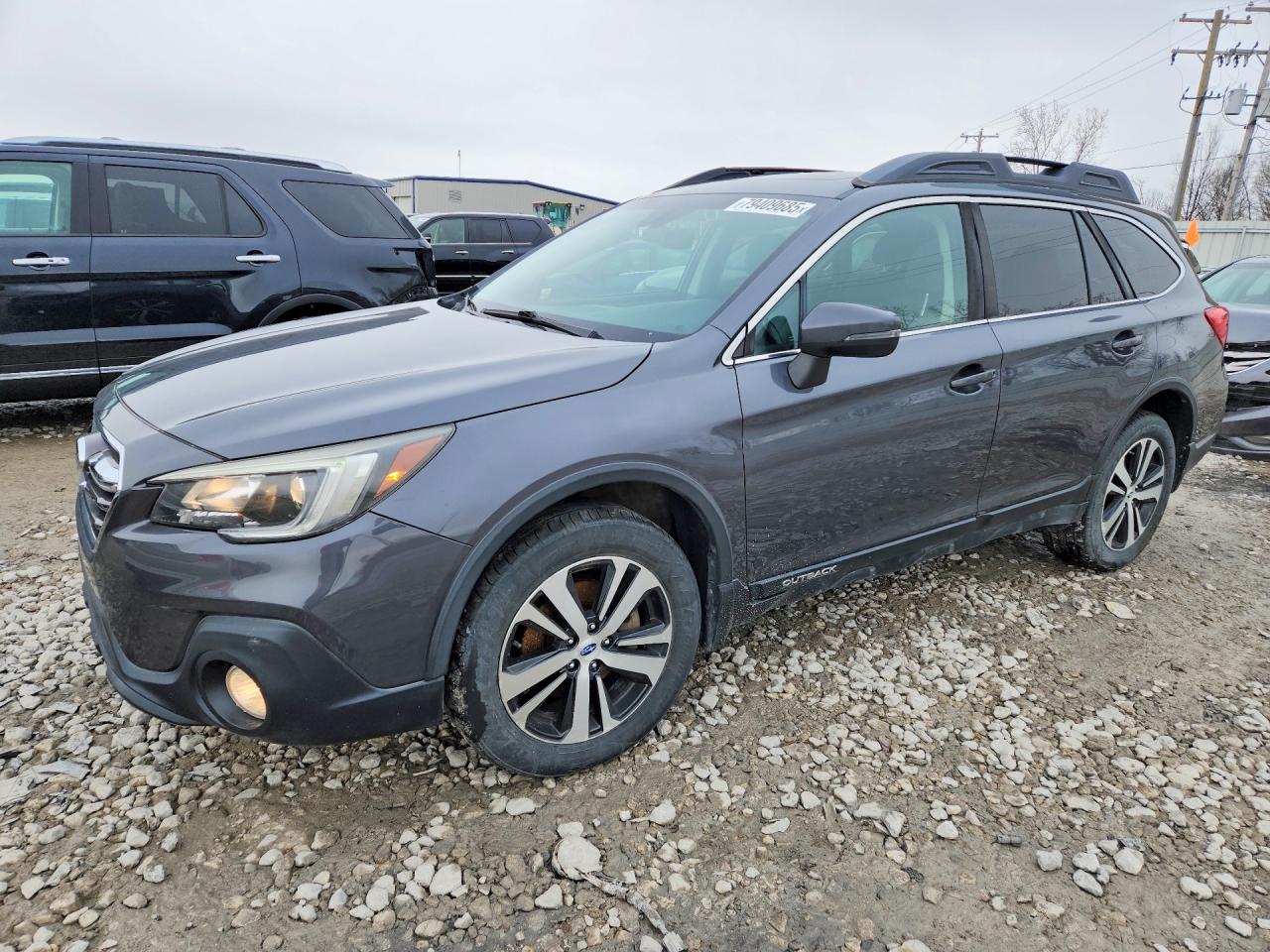 2018 Subaru Outback Premium, VIN 4S4BSAHC2J3214734 — Front end