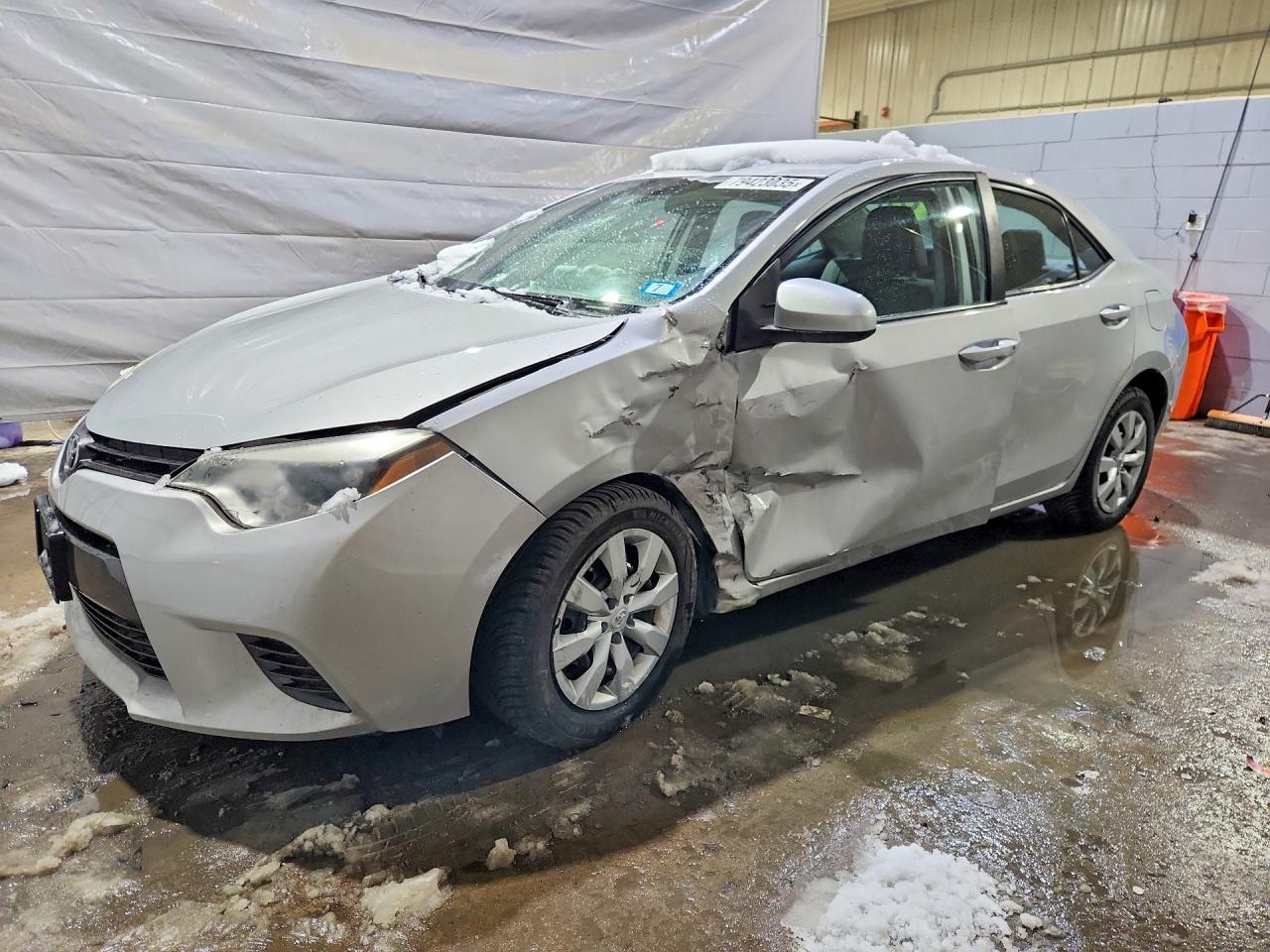 2015 Toyota Corolla LE, VIN 2T1BURHE8FC287040 — Side