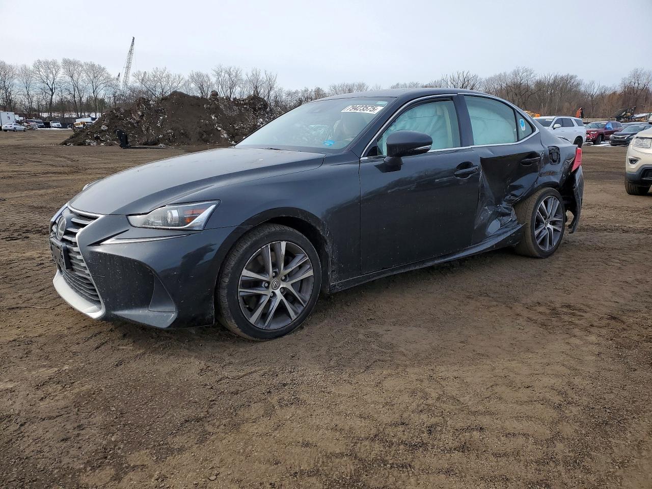 2018 Lexus IS 300, VIN JTHC81D24J5025932 — Бок
