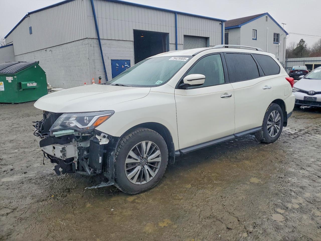 2020 Nissan Pathfinder SV, VIN 5N1DR2BM7LC644015 — Перед