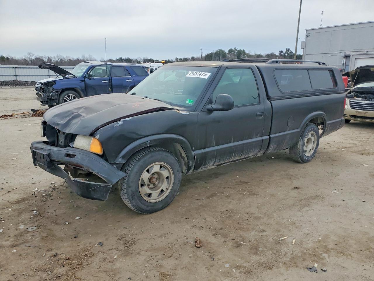 1996 GMC Sonoma, VIN 1GTCS14X5TK521874 — Front end