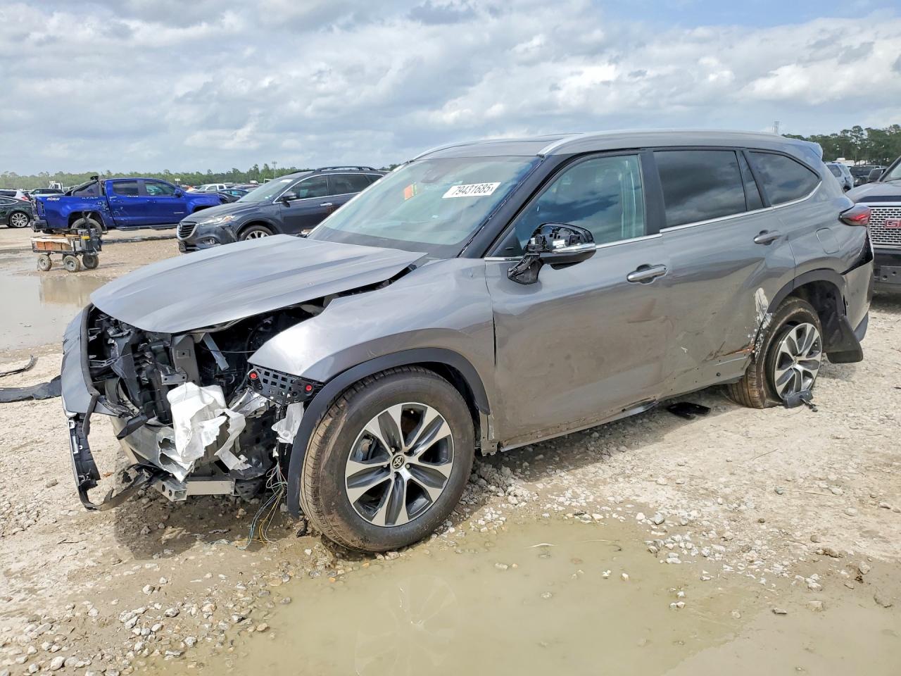 2026 Toyota Highlander XLE, VIN 5TDKDRBH6TS598522 — Rollover