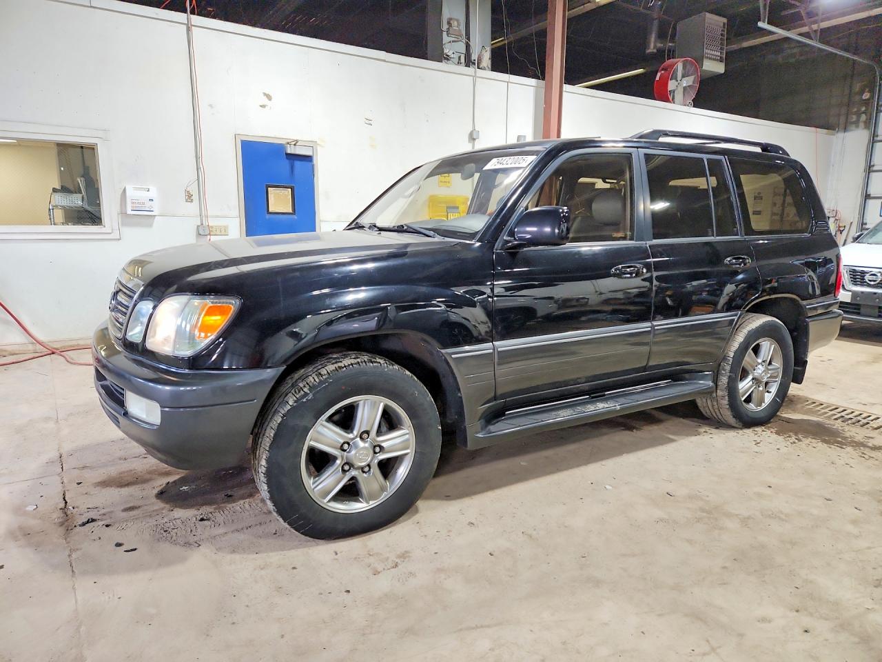 2003 Lexus LX 470, VIN JTJHT00W833532448 — Minor dents and scratches