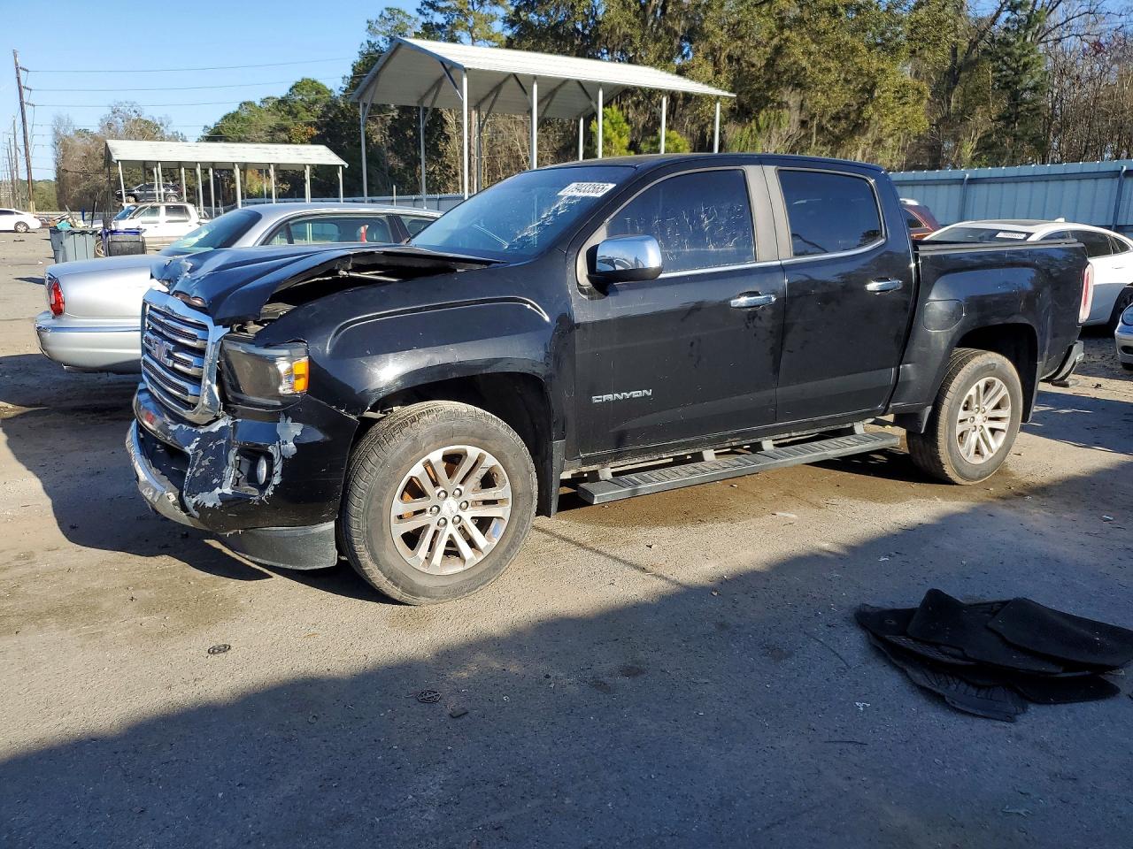 2015 GMC Canyon 4WD SLT, VIN 1GTG6CE33F1203873 — Front end