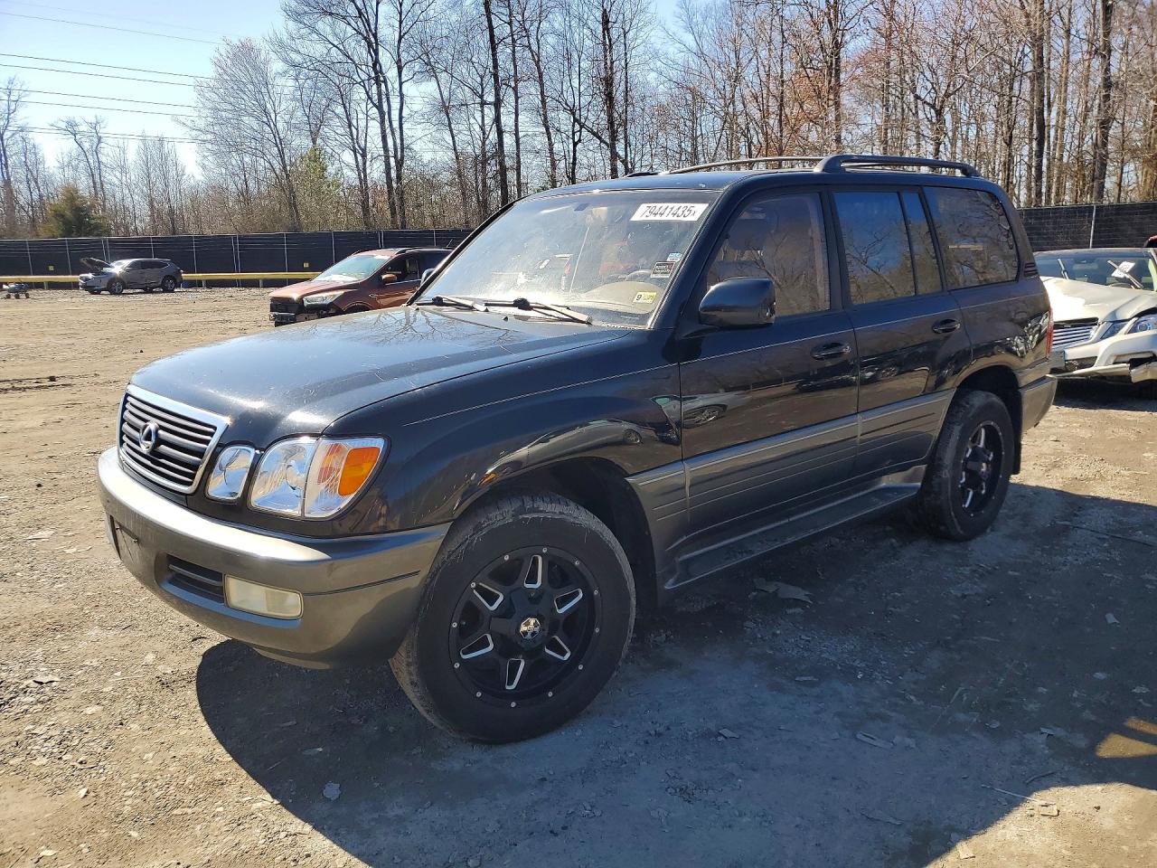 1999 Lexus LX 470, VIN JT6HT00WXX0038187 — Rear end