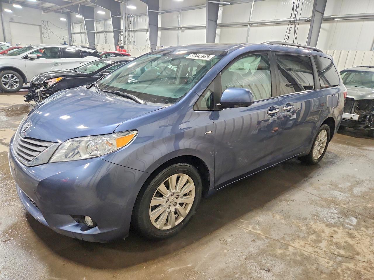 2017 Toyota Sienna XLE, VIN 5TDDZ3DCXHS148520 — Front end