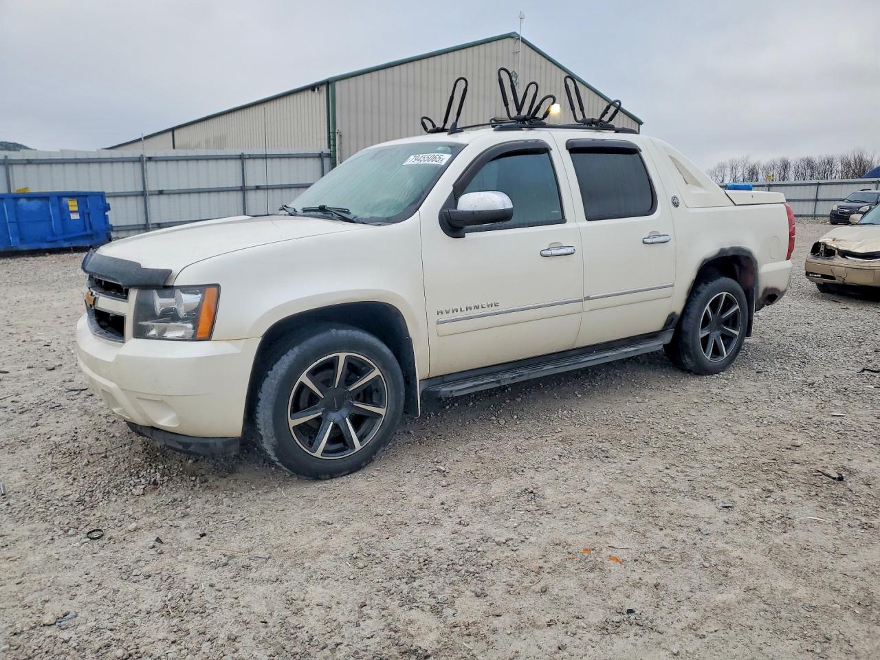 2013 Chevrolet Avalanche LTZ, VIN 3GNTKGE73DG149291 — Front end