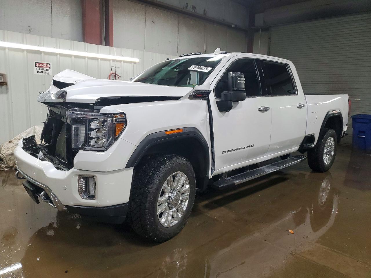 2022 GMC Sierra 2500HD Denali, VIN 1GT49RE76NF106202 — Front end