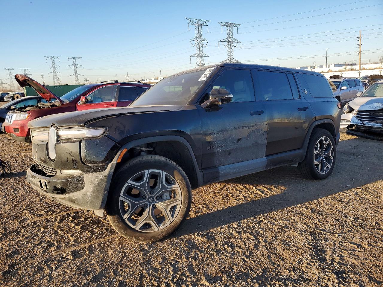 2025 Rivian R1S Adventure, VIN 7PDSGBBA1SN058252 — Бок