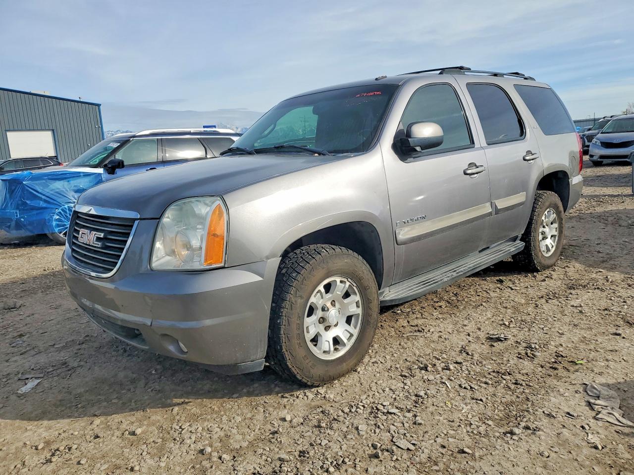 2007 GMC Yukon SLT, VIN 1GKFK13067J109982 — Minor dents and scratches