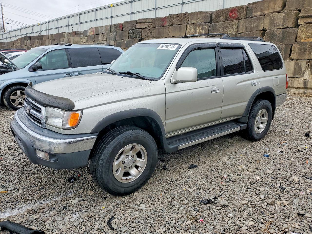 1999 Toyota 4Runner SR5, VIN JT3HN86R4X0219969 — Minor dents and scratches