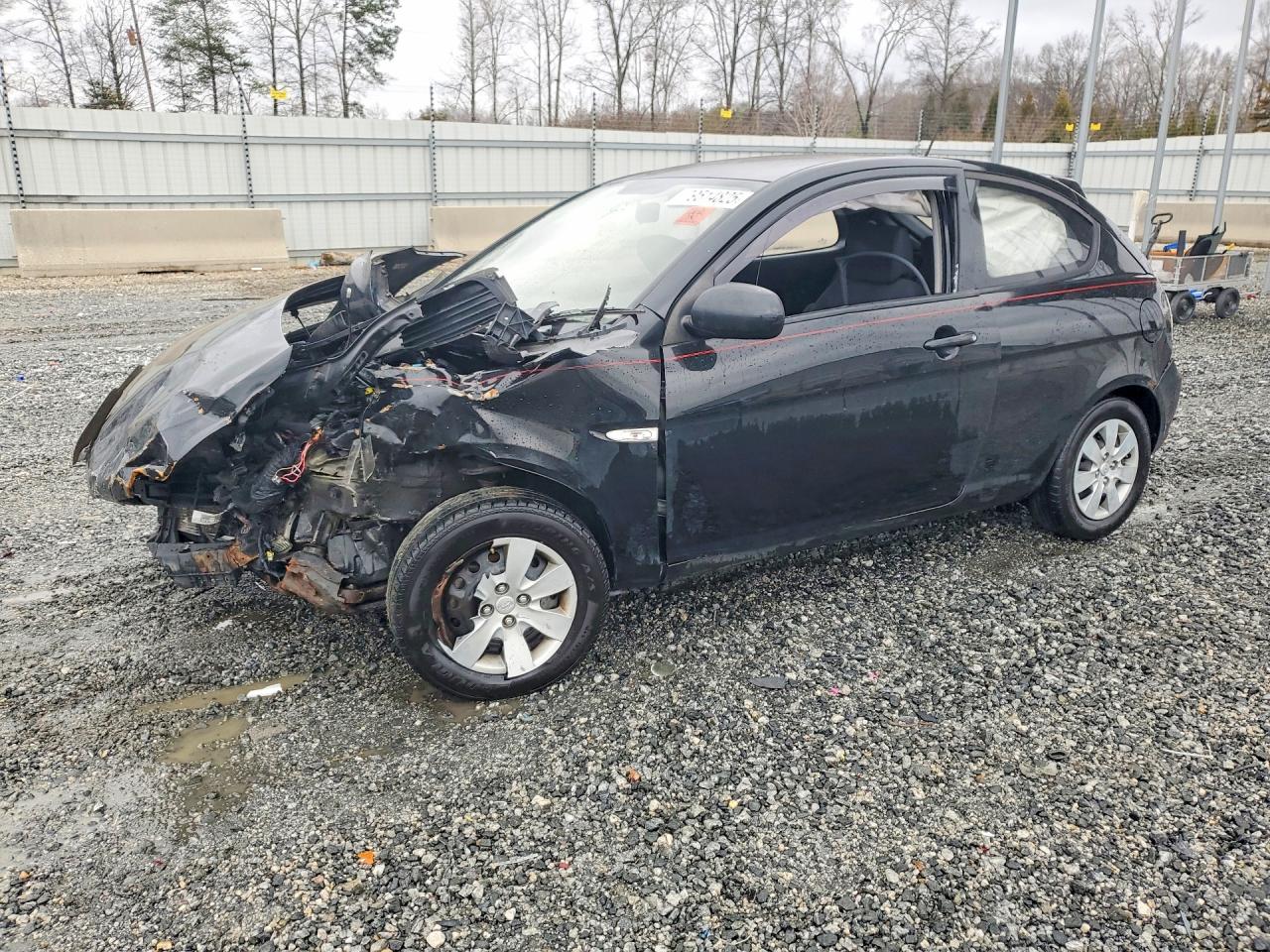 2011 Hyundai Accent GS, VIN KMHCM3AC9BU186625 — Перед