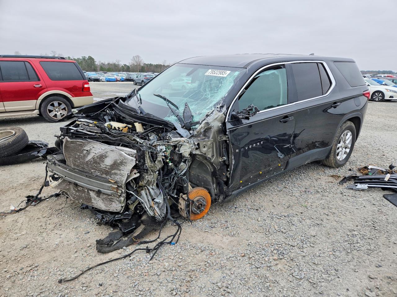 2019 Chevrolet Traverse LS, VIN 1GNERFKW2KJ266494 — Front end