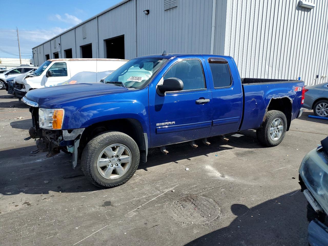 2013 GMC Sierra 1500 SLE, VIN 1GTR2VE71DZ148518 — Front end