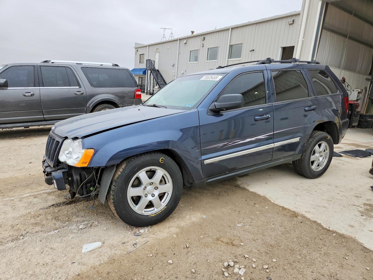 2010 Jeep Grand Cherokee Laredo, VIN 1J4PR4GK9AC162660 — Front end