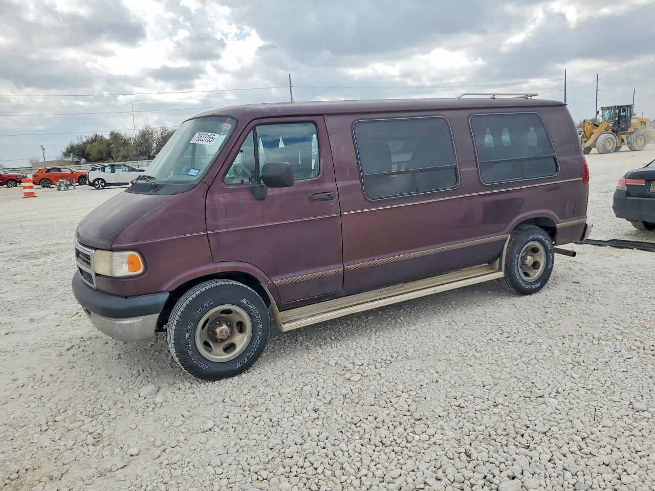 1996 Dodge Cargo, VIN 2B6HB21Z7TK146053 — Front end