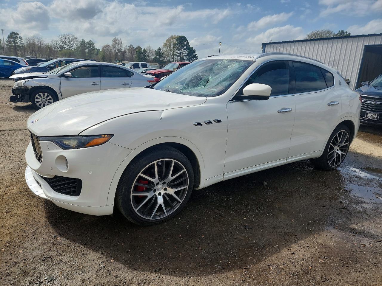 2017 Maserati Levante, VIN ZN661XUL0HX225864 — Roof