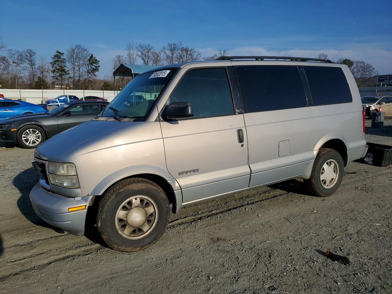2000 GMC Safari, VIN 1GKDM19W0YB529326 — Front end