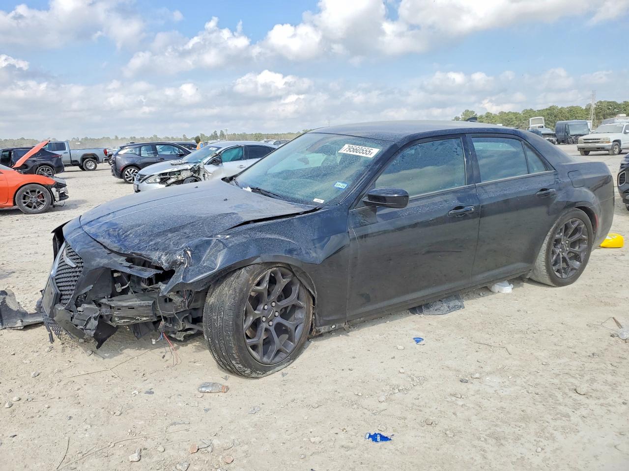 2019 Chrysler 300 Touring, VIN 2C3CCAAG4KH690652 — Перед