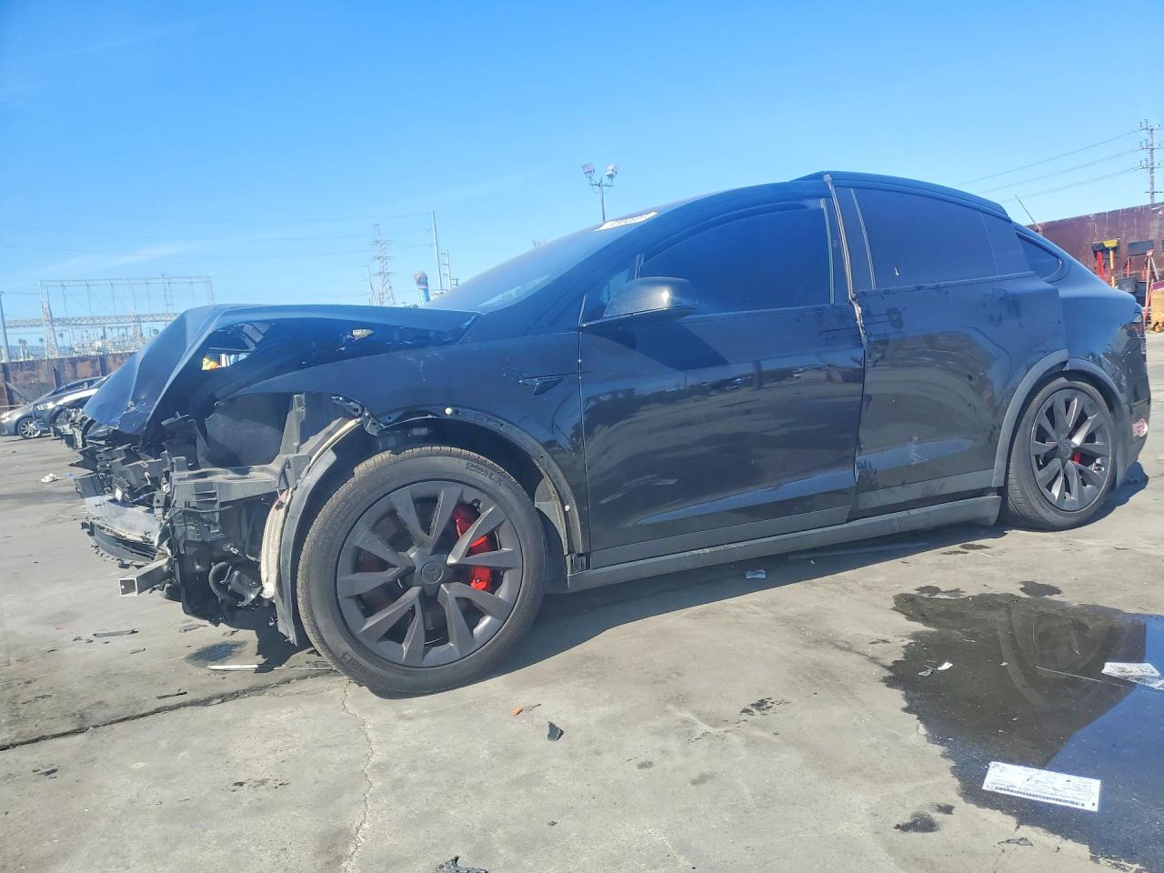 2024 Tesla Model X Plaid, VIN 7SAXCBE69RF437446 — Front end