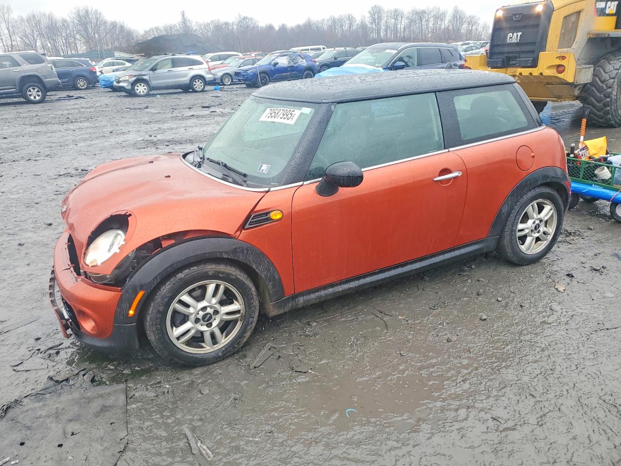 2012 MINI Hardtop, VIN WMWSU3C56CT258822 — Перед