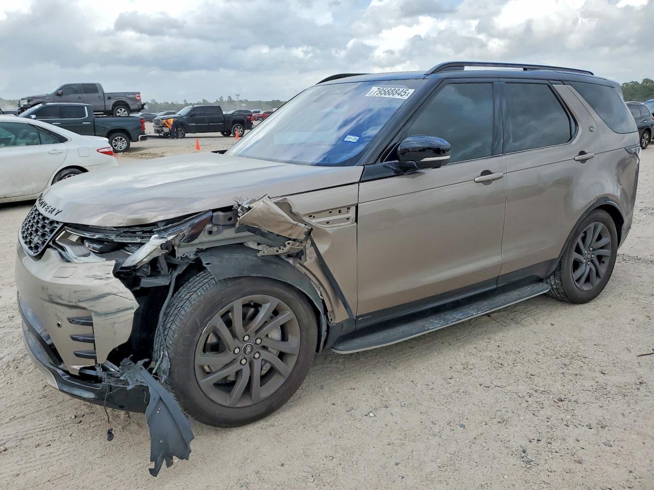 2022 Land Rover Discovery, VIN SALRT2EX0N2458836 — Front end
