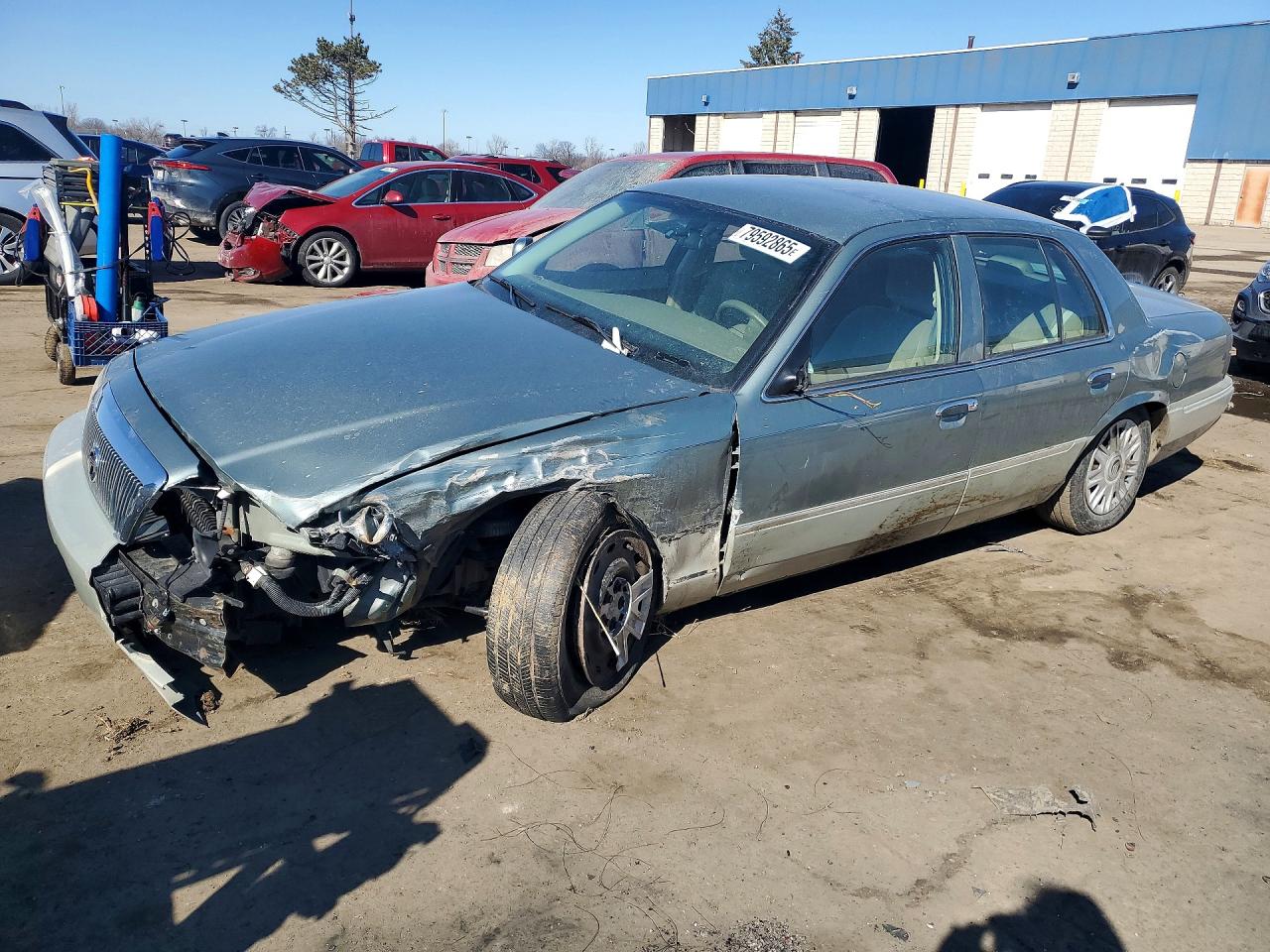 2005 Mercury Grand Marquis GS, VIN 2MEFM74W15X604170 — Front end