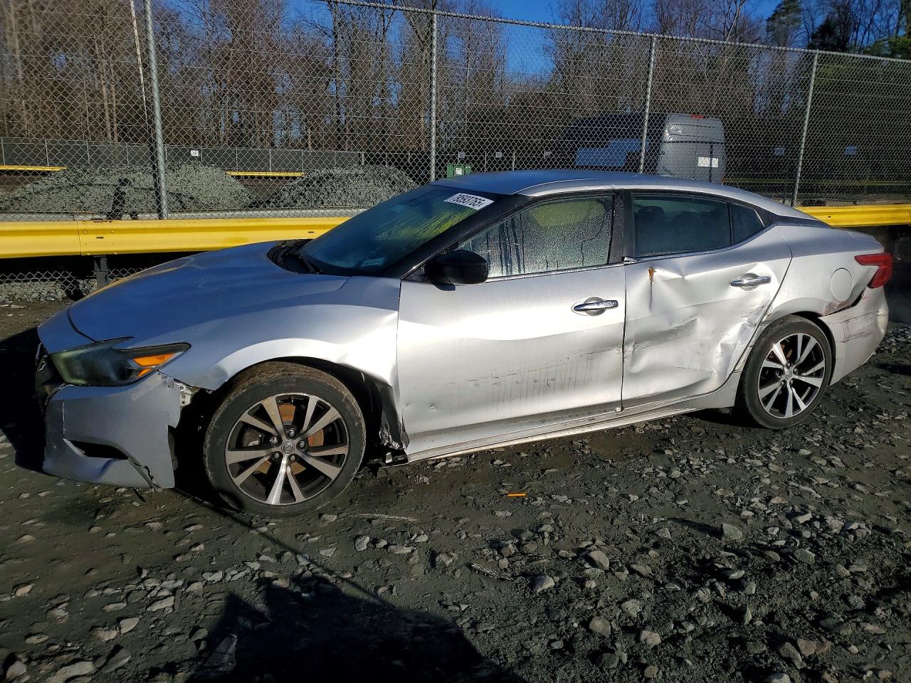 2016 Nissan Maxima Platinum, VIN 1N4AA6AP2GC396401 — Бок