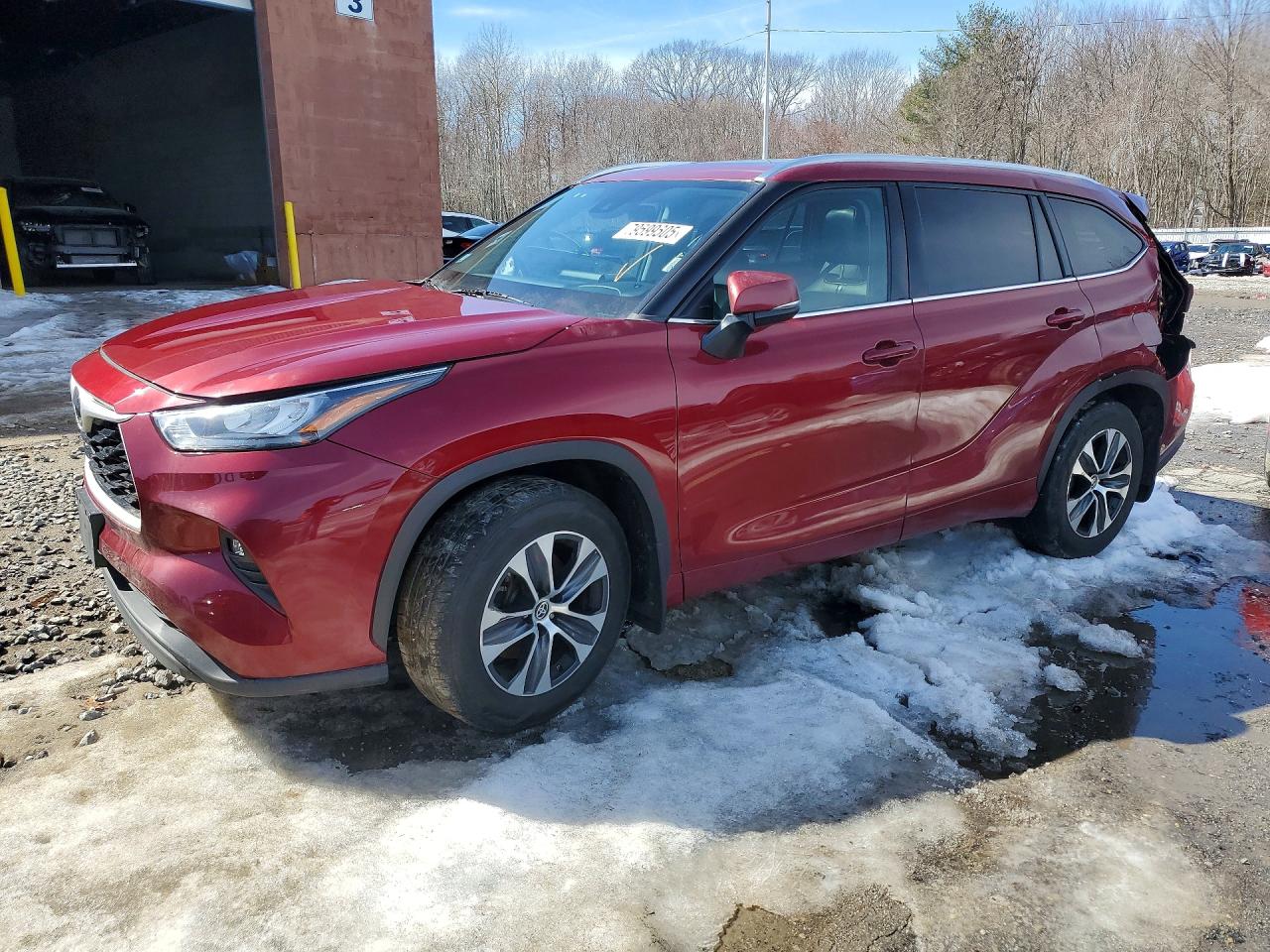 2020 Toyota Highlander XLE, VIN 5TDGZRBH8LS008425 — Rear end