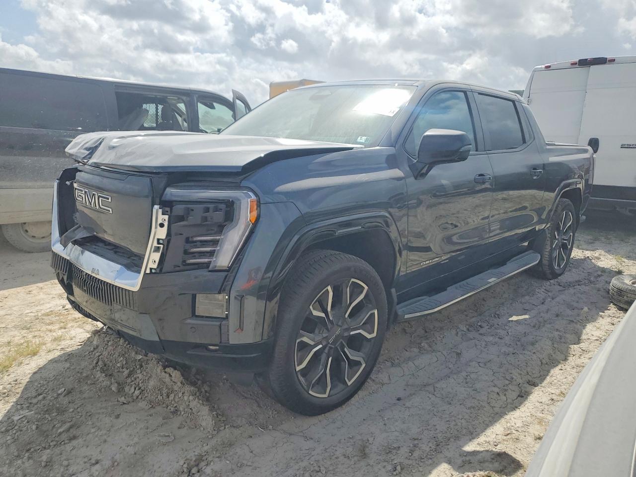 2025 GMC Sierra EV Extended Range Denali, VIN 1GT10MED1SU407201 — Front end