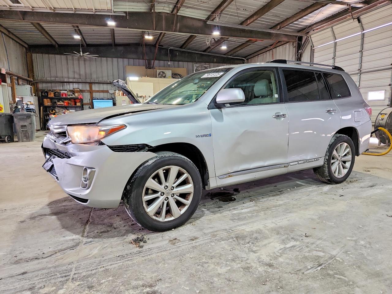 2013 Toyota Highlander Limited, VIN JTEDC3EH9D2016177 — Front end