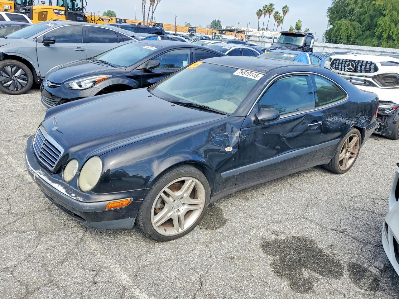 1999 Mercedes-Benz CLK 320/430, VIN WDBLJ65G7XF086058 — Side