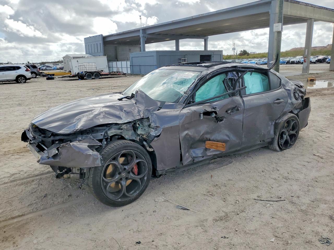 2017 Alfa Romeo Giulia Ti, VIN ZARFAECN9H7551001 — Крыша