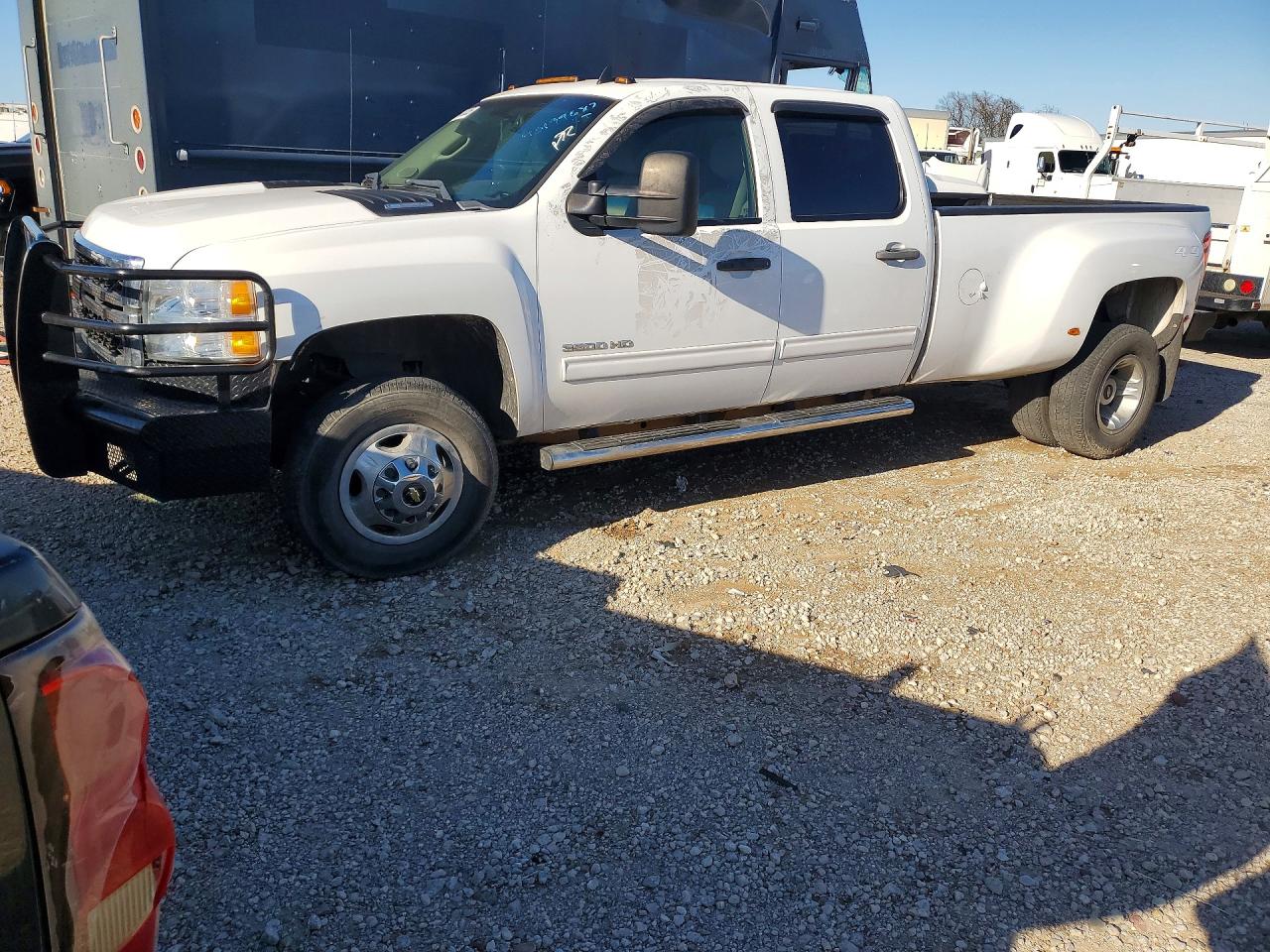 2011 Chevrolet Silverado 3500HD SRW LT, VIN 1GC4K0C84BF145927 — Фото с аукциона