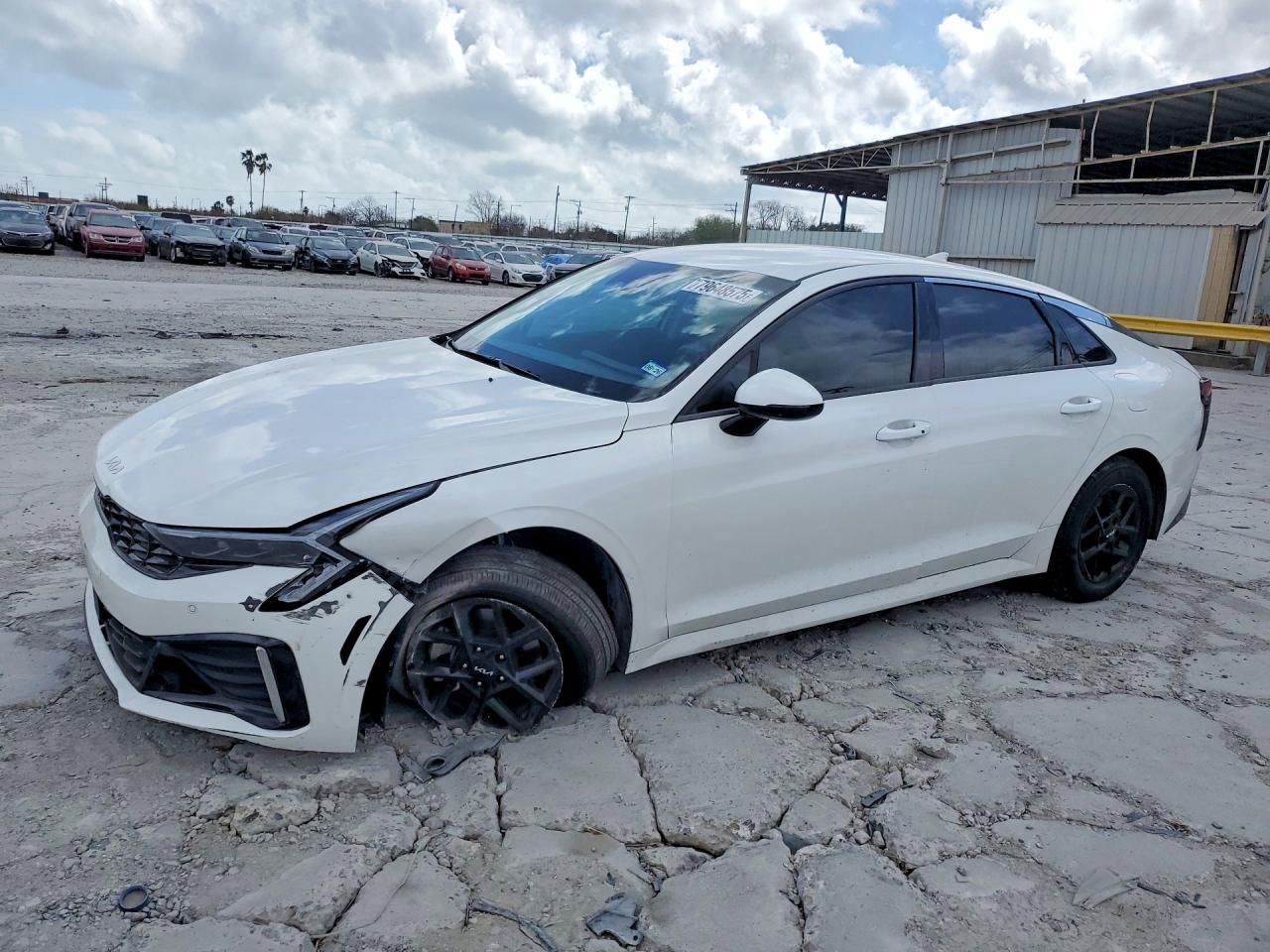 2025 Kia K5 LXS, VIN KNAG24J7XS5272957 — Front end
